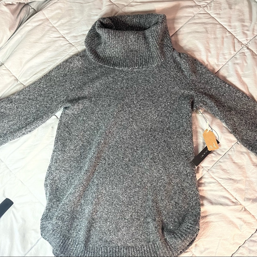 women’s Tahari turtleneck thingy sweater NWT